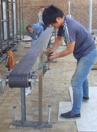 輸瓶機 橫向輸瓶機 輸送機 鏈帶輸送機 齒鏈帶輸送機 玻璃制品輸送機 鍛造輸送機