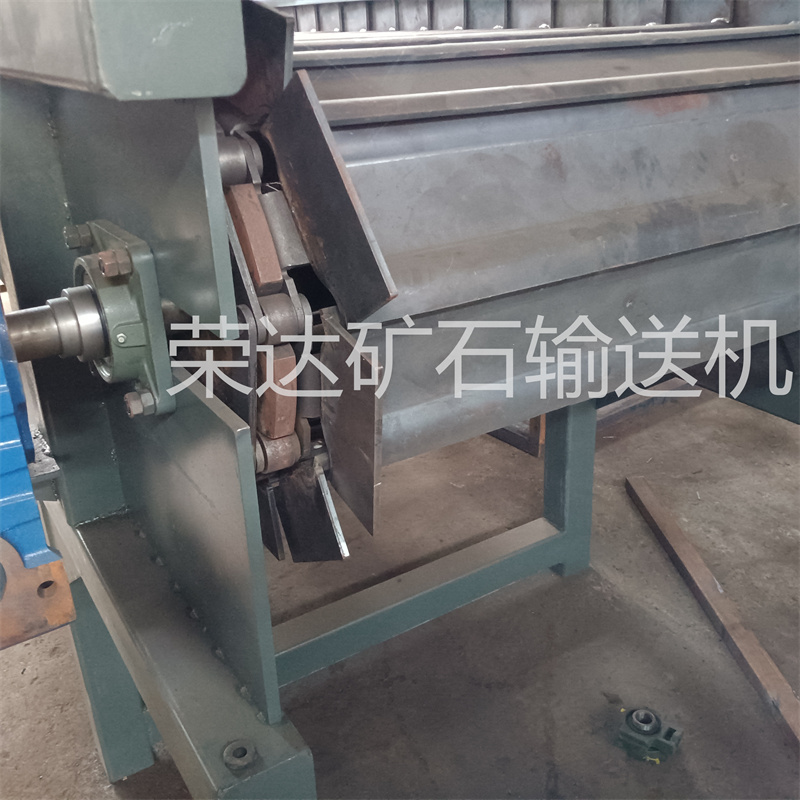 榮達礦山鏈板輸送機：也叫礦石輸送機 是用來輸送石頭的